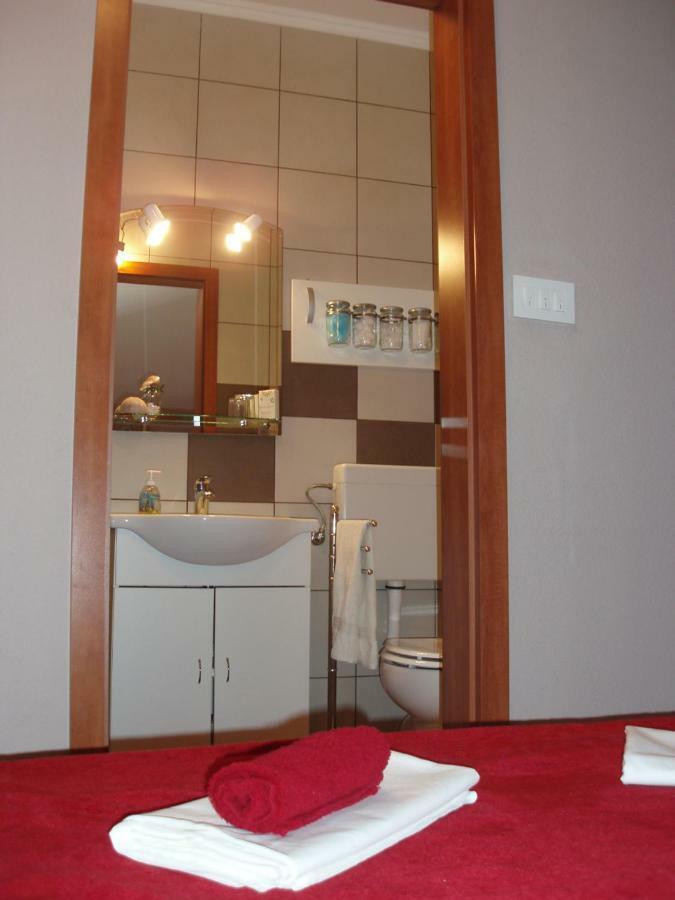 Mea Culpa Appartement Karlobag Buitenkant foto