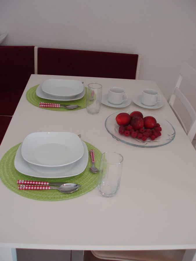Mea Culpa Appartement Karlobag Buitenkant foto