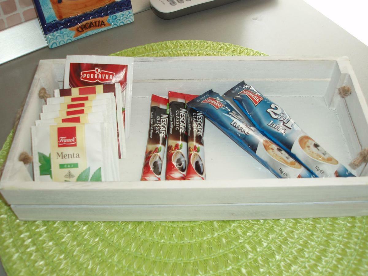 Mea Culpa Appartement Karlobag Buitenkant foto